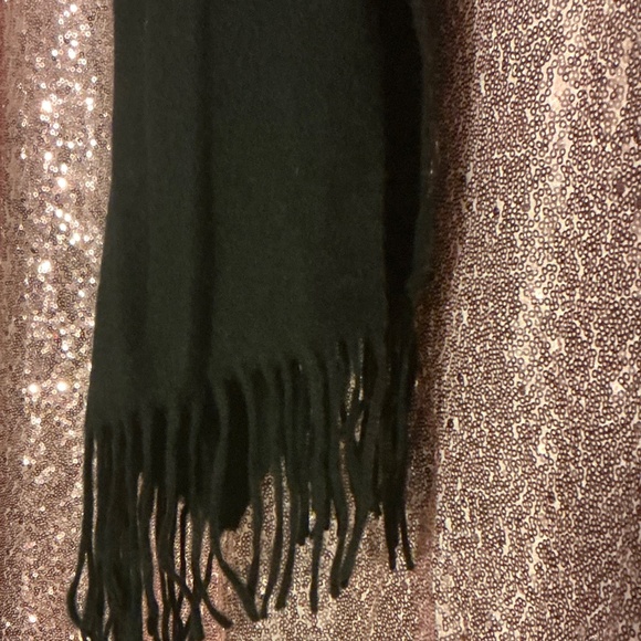 Fox Fur & Wool Shawl - Picture 4 of 6